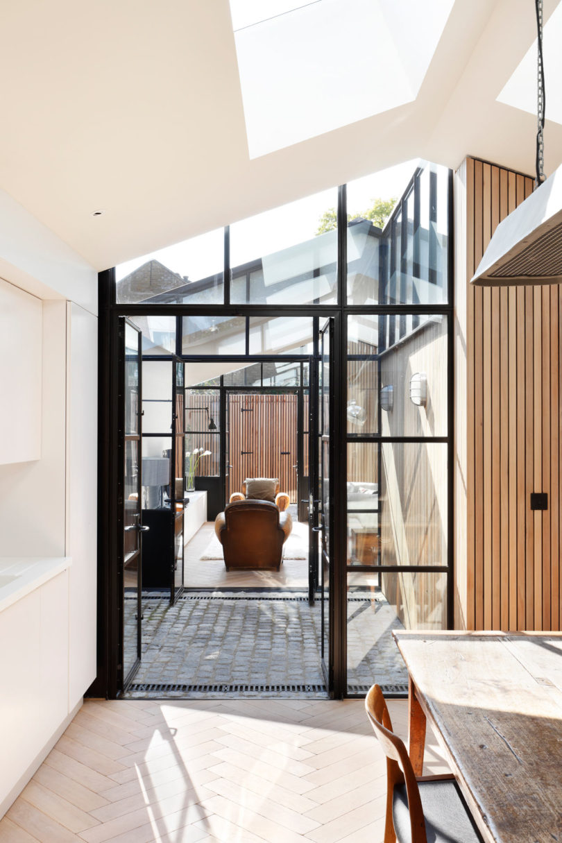 Courtyard-House-DeRoseeSaArchitects-5-810x1215