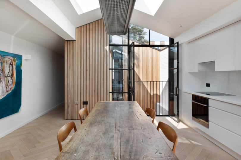 Courtyard-House-DeRoseeSaArchitects-7-810x540