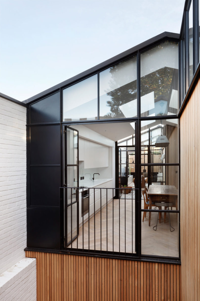 Courtyard-House-DeRoseeSaArchitects-7a-810x1215